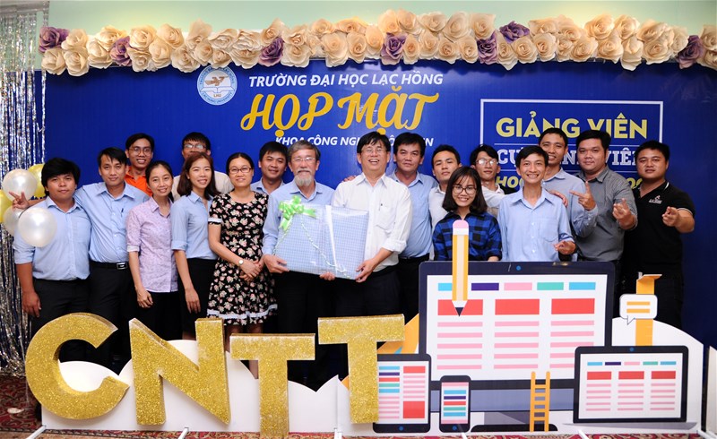 Mừng vui ngày họp mặt 20 năm Khoa CNTT